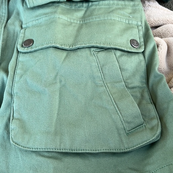 Chadwick’s M spring / fall Jacket features button and zipper placket - Picture 3 of 6